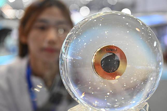 A visitor looks at a lunar soil sample displayed at a Space Day of China science exhibition in Hefei, east China's Anhui Province, April 24, 2023. (Xinhua/Huang Bohan)