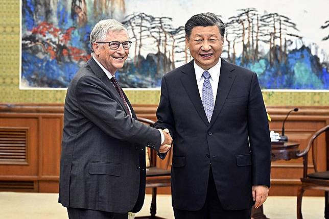 中國領導人習近平16日在北京會見比爾蓋茲。（美聯社）