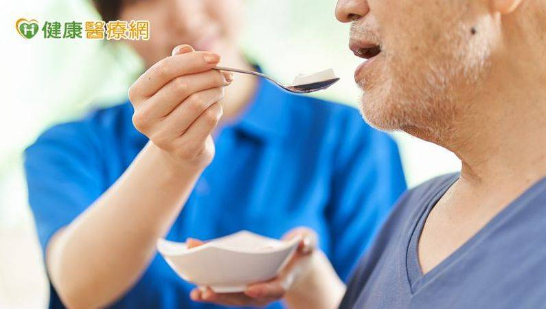 長輩吃得慢、易嗆到小心！延緩退化「這樣顧營養」