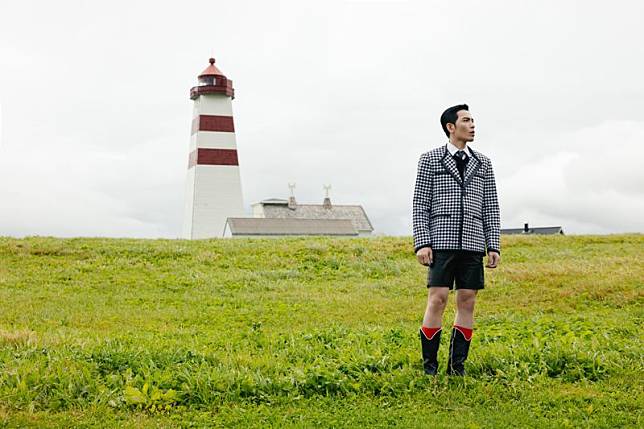 蕭敬騰〈被丟掉的最後都去了什麼地方〉MV在挪威古德島Alnes阿爾岬的燈塔取景。（華納音樂提供）