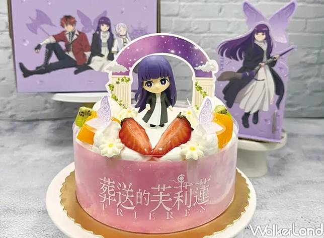 ▲85℃費倫的夢幻時光蛋糕呈現夢幻拱門造型，公仔設計讓粉絲可收藏並融入日常使用。