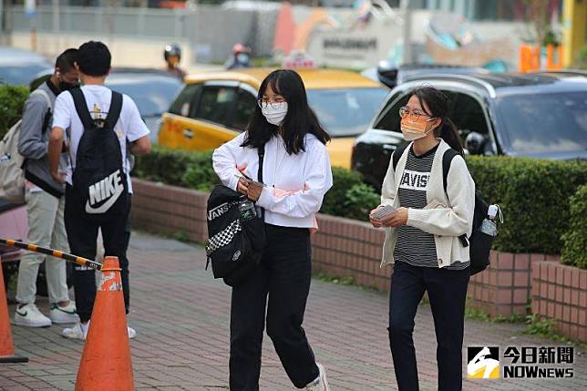 ▲112學年大學學測登場，今年因為疫情考量依舊不開放家長陪考。（圖／記者葉政勳攝 , 2023.01.14）