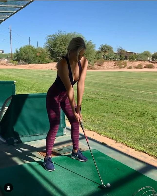 美國F奶正妹高爾夫球選手斯皮拉納日前在IG上分享揮桿練習影片，短短幾天就獲得70萬點擊率。(照片取自Paige Spiranac IG)