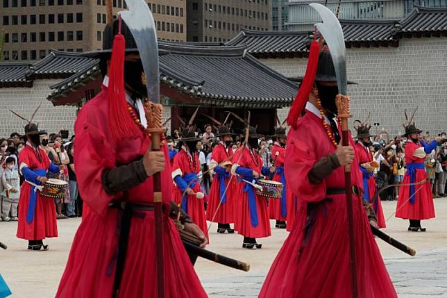 ▲韓國本月26日將解除戶外戴口罩的命令。（圖／美聯社／達志影像）