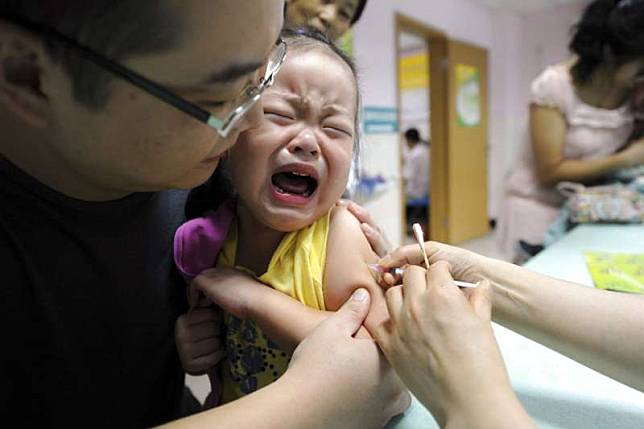 2018年7月，中國的疫苗製造業者引發一場公衛風暴。（美聯社）