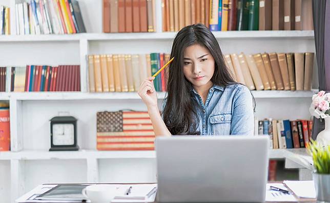 當 AI 論文通過審查，「人類」即將退場？