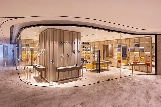 園新店由與 Manolo Blahnik 一直合作的設計公司 Nick Leith-Smith Architecture + Design 設計。