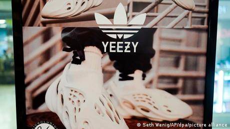 阿迪達斯和「侃爺」合作的Yeezy（俗稱椰子鞋）曾是「一鞋難求」的爆款
