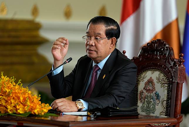 柬埔寨前總理洪森評論「晚安小雞」造假影片事件，呼籲當地司法部將他們關好關滿。（AP）