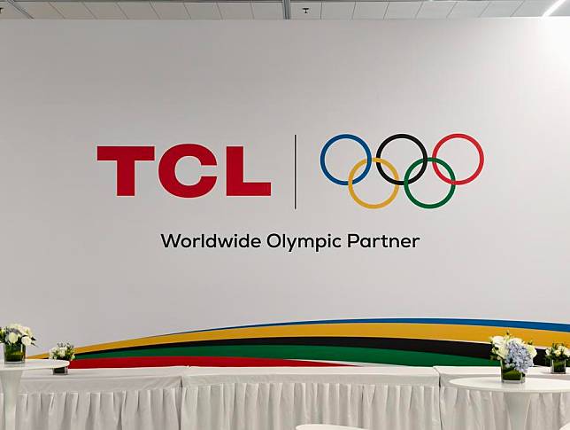 This photo shows the signing ceremony of TCL as a Worldwide Olympic Partner. (Handout via Xinhua)