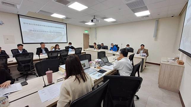 台積電擴建計畫案通過環評初審開會情形。圖/高雄市環保局