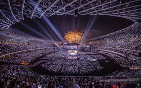 ▲TWICE征服高雄世運，巡迴首次放高空煙火。（圖／Live Nation Taiwan）