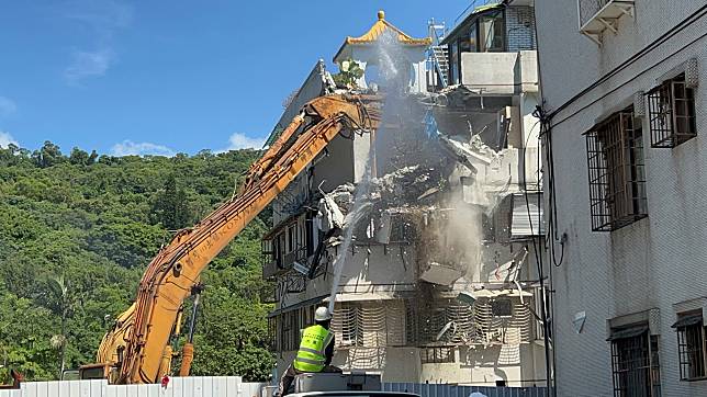 北市建案「基泰大直」施工造成鄰宅坍陷，檢廉昨約談涉嫌竄改監測數據的基泰規劃部專員姜若彥等3人。記者林佳彣／攝影