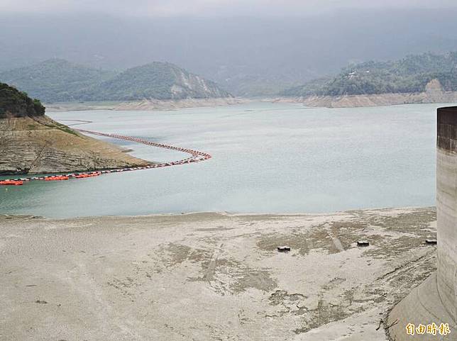 曾文水庫上游仍未降雨，暫無「進帳」。(記者吳俊鋒攝)