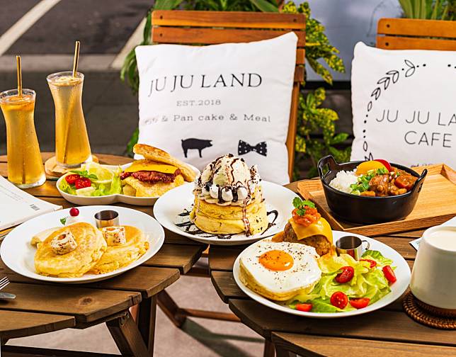 位於宜蘭市的「Ju Ju Land Cafe 篤行二村」適合喜愛日系鬆餅的你，抹茶控也可以在這裡品嚐到日本進口的精品抹茶滋味。(圖片來源/ Ju Ju Land Cafe 篤行二村)