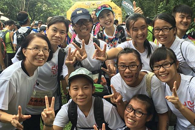 Agnes Cheng Ming-wai (centre back) is with students of the Christian Zheng Sheng Association during the 2014 Total Run trail. Photo: Handout