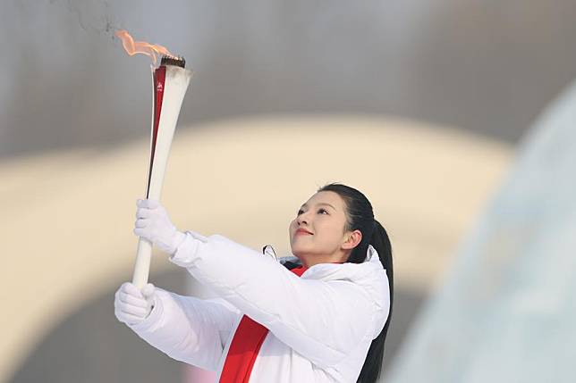 The flame is displayed after being lit during the Harbin 2025 Asian Winter Games Flame Lighting Ceremony at the Sun Island Scenic Area in Harbin, northeast China's Heilongjiang Province, Jan. 20, 2025. (Xinhua/Zhang Tao)