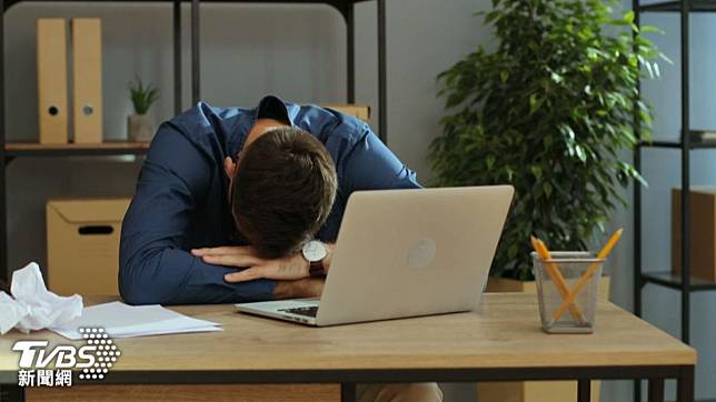 一名北漂族自認低薪，不敢回家過年。（示意圖，非當事人／shutterstock達志影像）