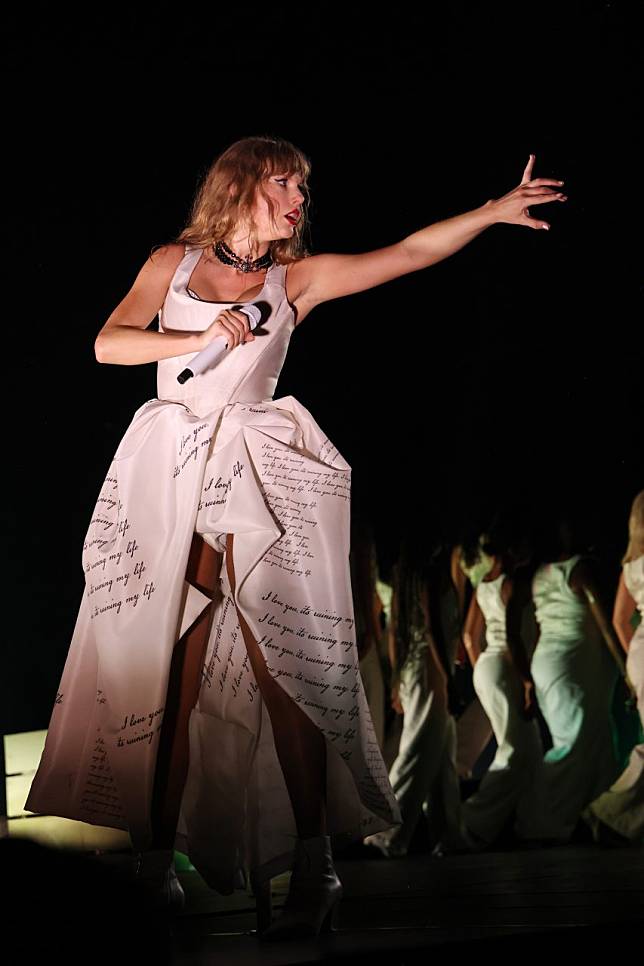 PARIS, FRANCE - MAY 12: (EDITORIAL USE ONLY. NO BOOK COVERS.) Taylor Swift performs onstage during night four of 'Taylor Swift | The Eras Tour' at La Defense on May 12, 2024 in Paris, France. (Photo by Kevin Mazur/TAS24/Getty Images for TAS Rights Management  )