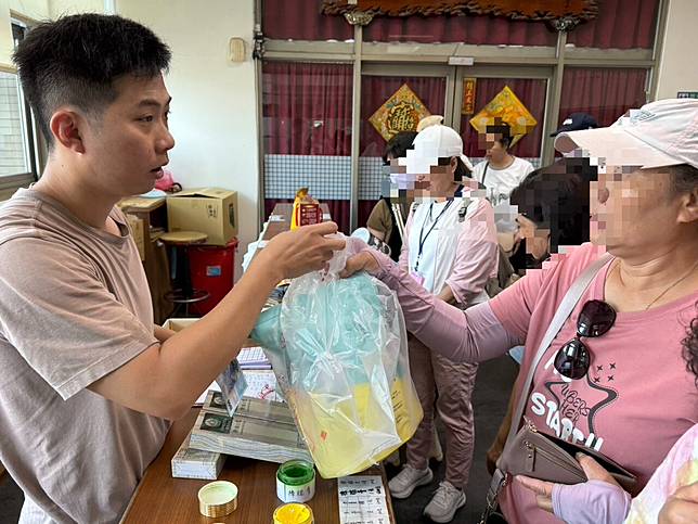 雲林縣農會為解決國產米供過於求問題，今年4月底推出結合國產米與馬鈴薯製成的「米洋芋片」，上市一周就賣出超過1萬包，人氣遠超預期，一度斷貨。記者陳雅玲／攝影