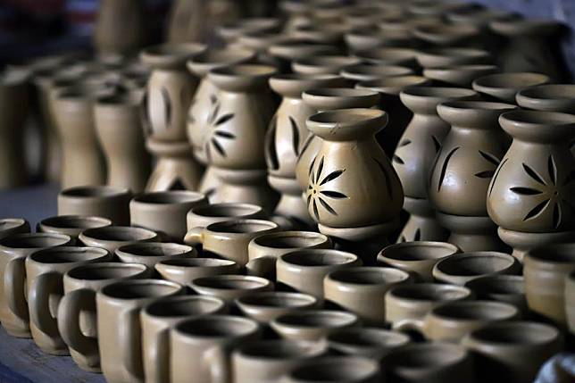 This photo taken on Jan. 22, 2025 shows the pottery products at a pottery factory in Biyagama, Sri Lanka. (Ajith Perera/Xinhua)