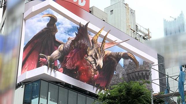 新宿3D廣告的最新力作「咆哮爵銀龍」。（圖／翻攝自推特）