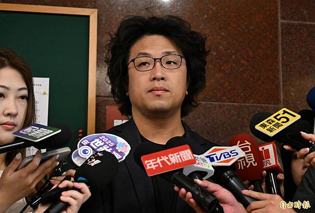 沈伯洋近日因為曾跟中國做生意的父親遭藍白粉嘲諷。(資料照)