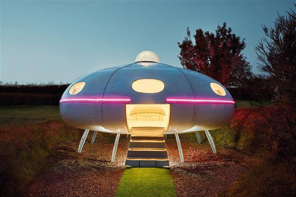 位於英國的飛碟房設計獨樹一格，是標新立異的房源之一。取自Airbnb