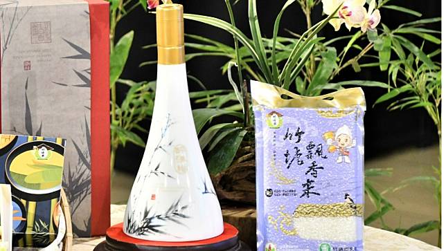 竹塘農會12/6發表竹塘醉飄䅨新品紀念酒。彰化縣政府提供