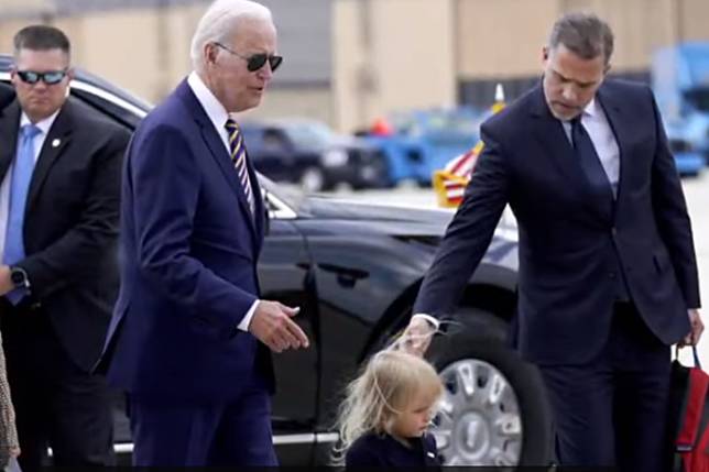 美國總統拜登12月1日簽署行政特赦令，免除他次子韓特（Hunter Biden）非法取得與持有槍枝、逃漏稅等罪名。（圖片來源／Youtube截圖）