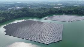 太陽光電板遍地開花，近年農地種電、漁電共生到水庫光電，爭議不斷。記者劉學聖／攝影
