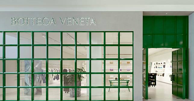 Bottega Veneta高雄漢神巨蛋店新裝登場！經典「BV綠」編織成亮點，百搭「枕頭小白鞋」同步正式開賣！