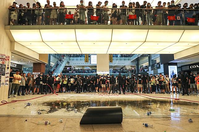 Protesters vandalise Sun Hung Kai Properties’ New Town Plaza in Sha Tin, on September 22, 2019. Photo: Sam Tsang