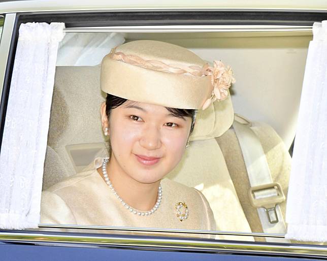 愛子公主搭車來祝壽。 (圖片來源 LINE TODAY：AP/達志影像）
