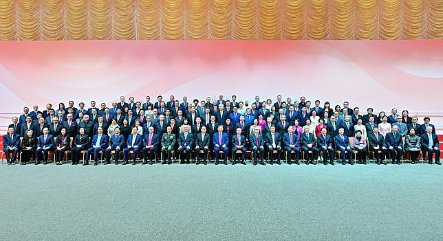 Chinese President Xi Jinping meets with representatives from all walks of life in the Macao Special Administrative Region, south China, Dec. 19, 2024. (Xinhua/Zhai Jianlan)