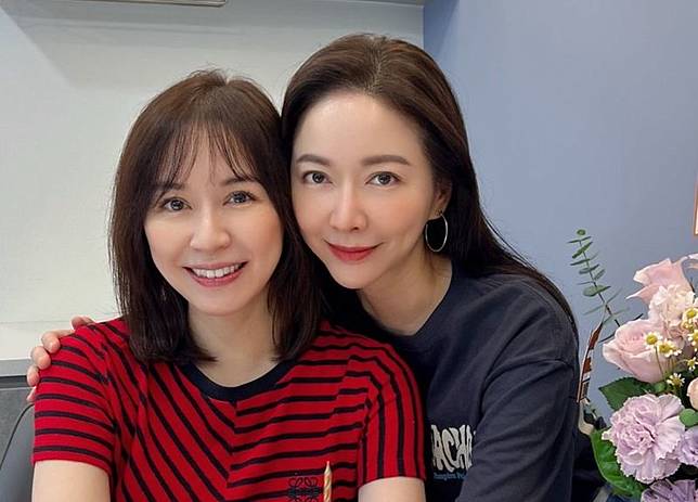 蔡依珊（左）和姊姊蔡依倫（右）同框，過47歲生日。（翻攝pattytsai13 IG）