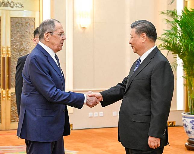 Chinese President Xi Jinping meets with Russian Foreign Minister Sergey Lavrov at the Great Hall of the People in Beijing, capital of China, April 9, 2024. (Xinhua/Li Xueren)