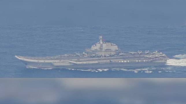 中國海軍航空母艦遼寧艦7日至8日在南鳥島（東京）附近的太平洋海域航行。(圖／翻攝防衛省統合幕僚監部新聞稿)