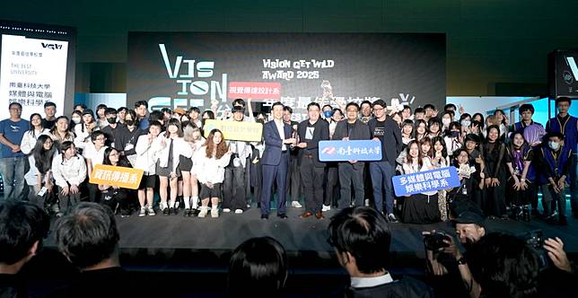 南台數位設計學院學生團隊在放視大賞中奪得七大獎，並榮獲「年度最佳學校獎」。（南台提供）