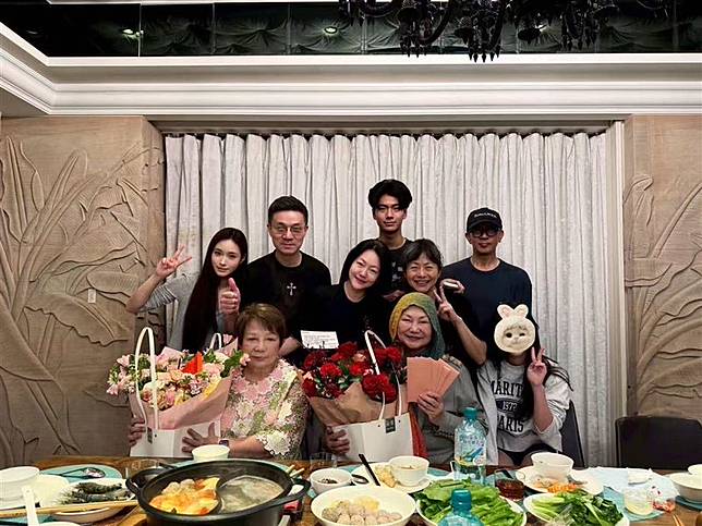 母親節少了大S的身影，具俊曄爆瘦幾乎認不出！S媽含淚說思念：「我還有兩個孝順女兒，要堅強起來」