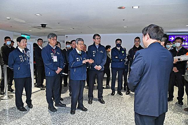 陳建仁院長視察桃園機場非洲豬瘟邊境防疫成效。（行政院提供）