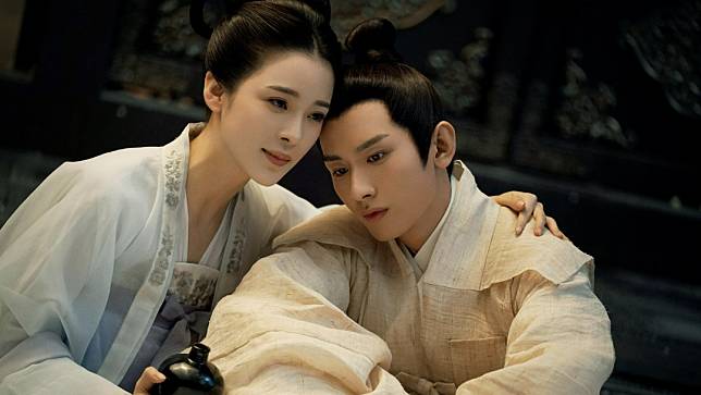 成毅（右）和趙櫻子在《長安諾》中情人變叔嫂。中視提供