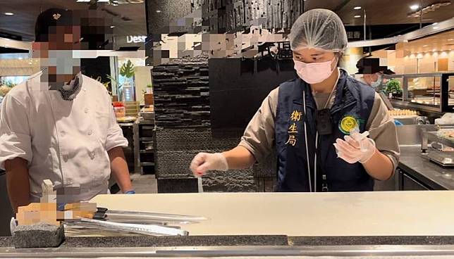 漢來海港餐廳巨蛋店自助餐傳出有民眾26日用餐後腹瀉就醫，目前通報人數已增至46人。(高雄市衛生局提供)