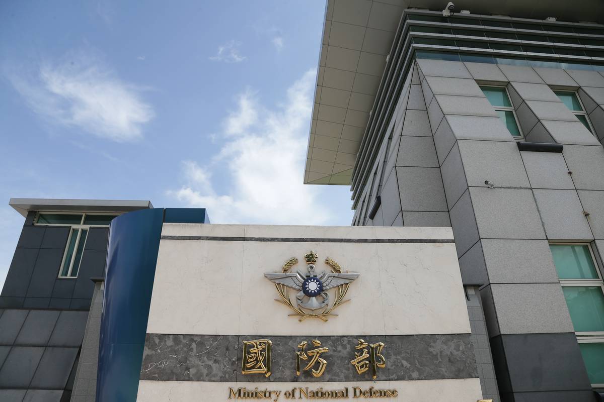 空軍司令部發布新聞稿，針對媒體報導「東沙駐軍官兵飲酒、男女同寢，軍紀渙散」之說明 | 行政院 | LINE TODAY