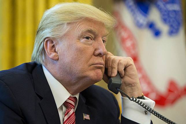 US President Donald Trump emerged from a phone call with Chinese President Xi Jinping convinced April’s hotter temperatures will ‘miraculously’ do away with the coronavirus that causes Covid-19. Photo: EPA-EFE