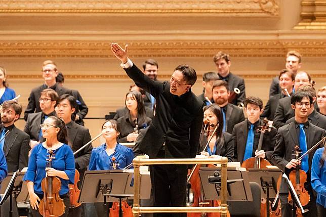 Conductor Cai Jindong salutes Chinese musicians at the opening concert of the 7th China Now Music Festival at Carnegie Hall in New York, the United States, Oct. 12, 2024. (Photo by Zack Zhang/Xinhua)