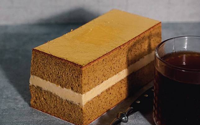 「金箔咖啡蛋糕」吃過沒？《日錦製造所》攜手文青咖啡，蜂蜜蛋糕＋咖啡豆超夢幻！