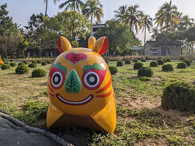 九天春節開始，市政府妝點的南瀛綠都心與永康公園佈展的藝術創作品及可愛的虎兒公仔，成為打卡亮點。（市府提供）