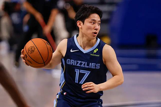 ▲日本男籃王牌河村勇輝，今（8）日迎來NBA熱身賽的首秀，在決勝的第四節替補上場，9分鐘內拿下5分、3助攻，展現相當高的進攻效率。（圖／美聯社／達志影像）