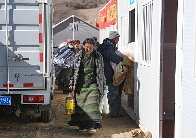 Quake-affected residents receive daily necessities at a temporary resettlement site in Gurum Village in Chamco Township of Dingri County in Xigaze, southwest China's Xizang Autonomous Region, Jan. 10, 2025. (Xinhua/Jigme Dorje)